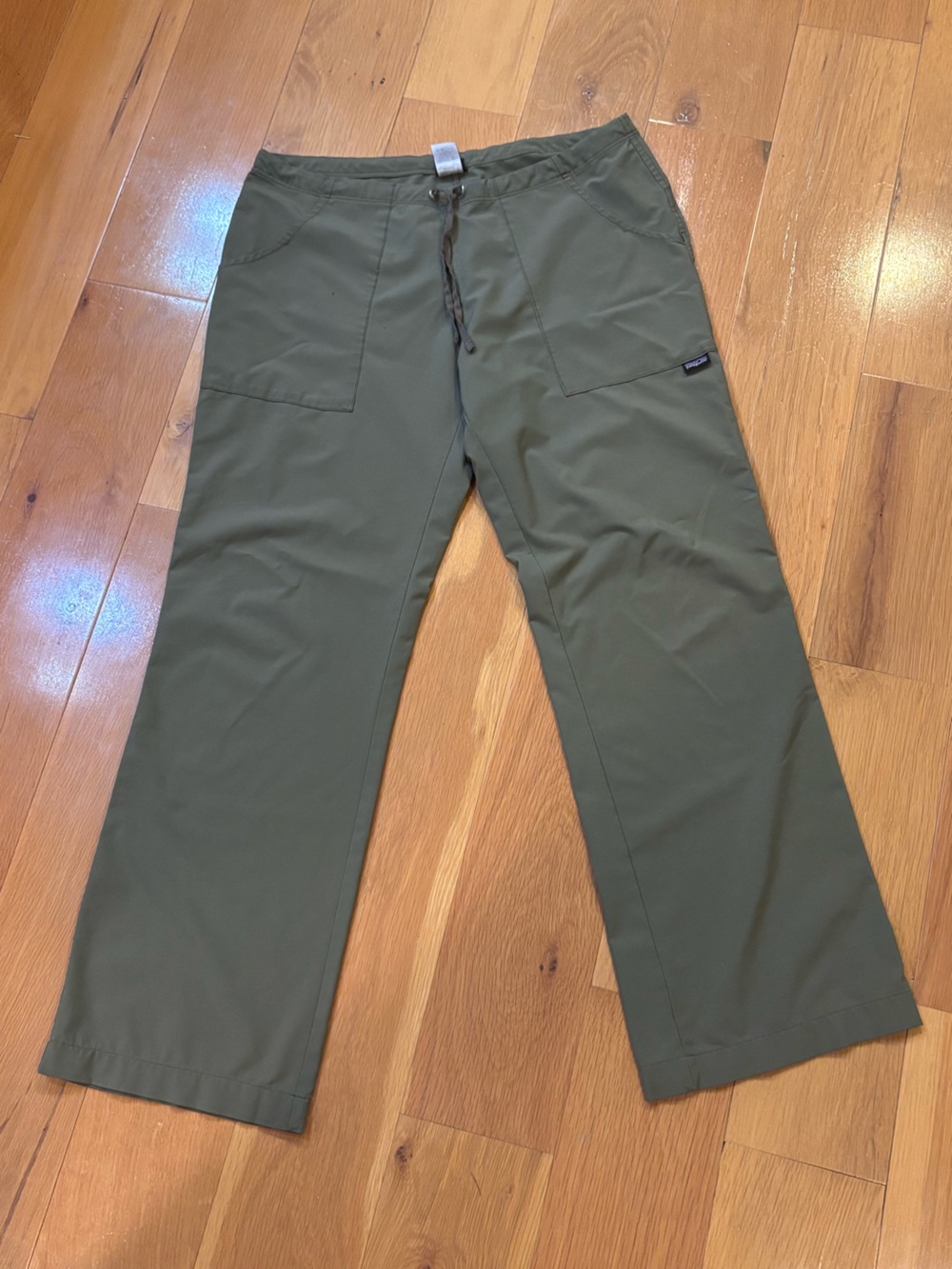 Patagonia All Out Capris Women’s Size 6 | Olive Green | Versatile!